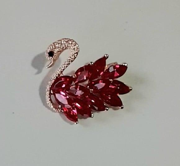 Broche Dourado/pedras
