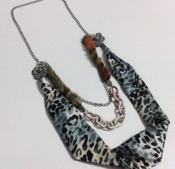 Colar Animal Print