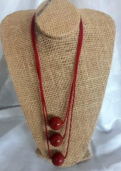 Colar de Bolas Grandes Vermelho Escuro