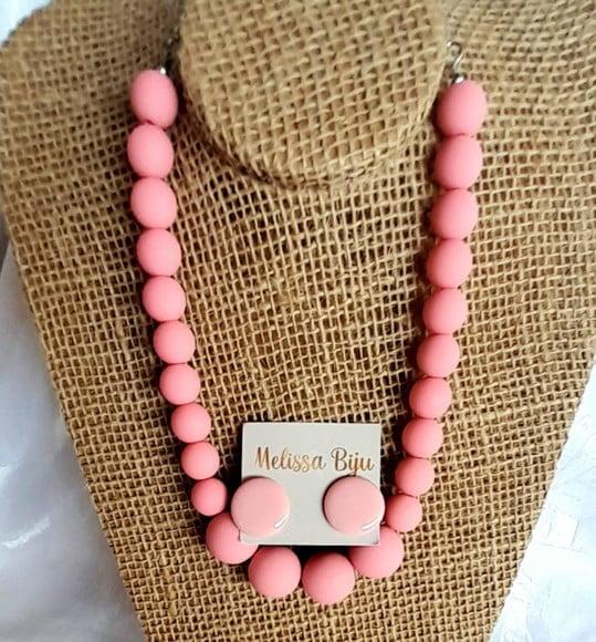 Colar de Bolas Rosa