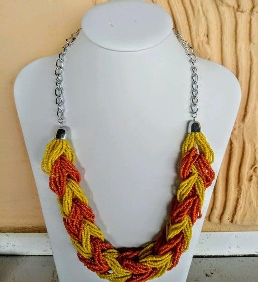 Colar de Miçangas Amarelas/abobora