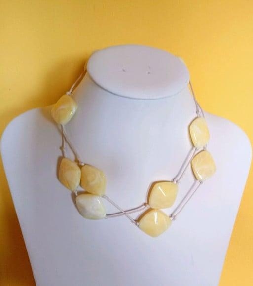 Colar de Resina Amarelo