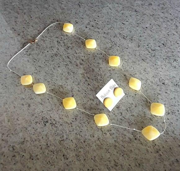 Colar de Resina Amarelo