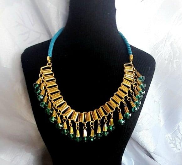 Colar Dourado /cristais