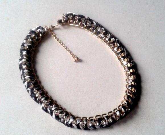 Colar Dourado Animal Print