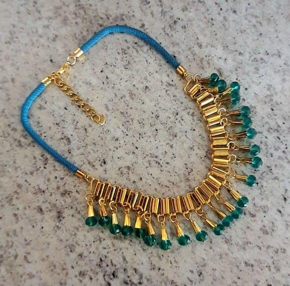 Colar Dourado /cristais