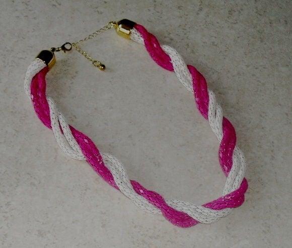Colar torsade Rosa E Branco