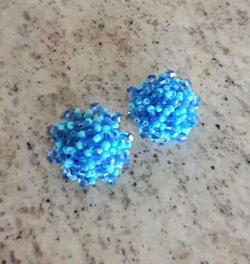 Brinco de Miçangas Azul Claro