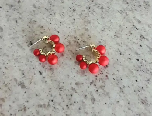 Brinco de Pérolas Vermelho