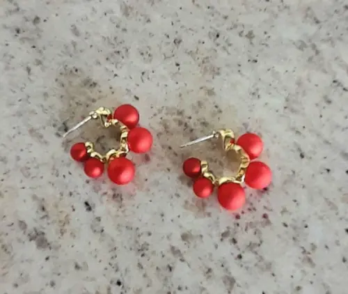 Brinco de Pérolas Vermelho
