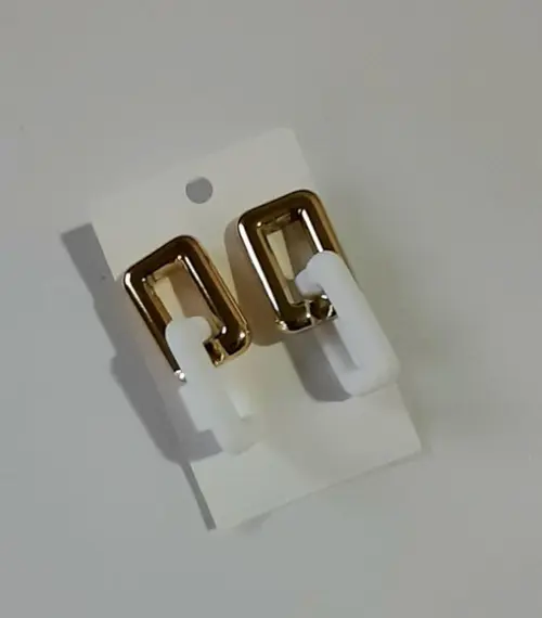 Brinco de Resina Branco/dourado