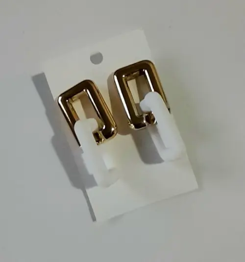 Brinco de Resina Branco/dourado