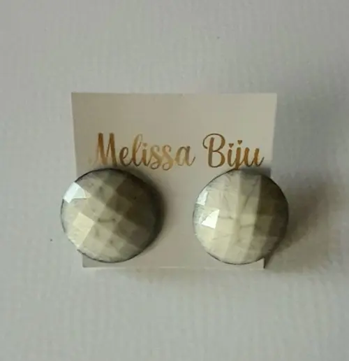 Brinco de Resina Cinza