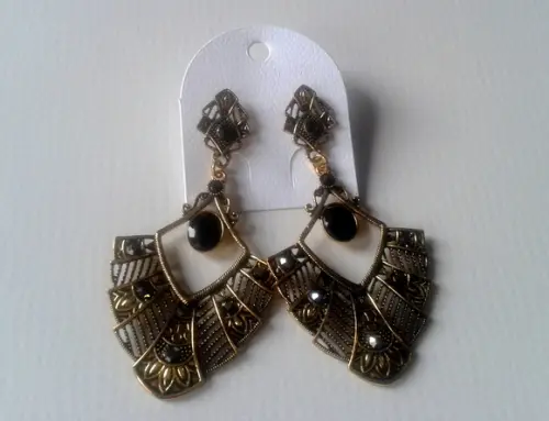 Brinco Ouro-velho/pedras