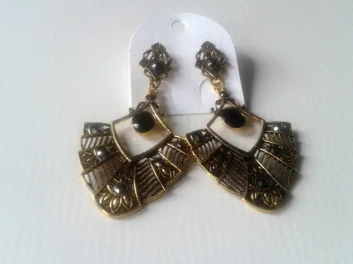 Brinco Ouro-velho/pedras