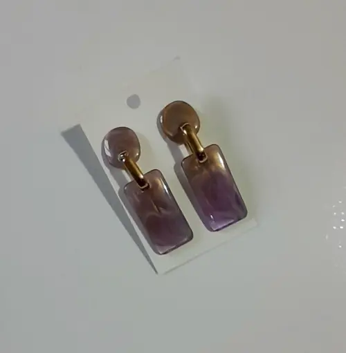 Brinco Resina Lilás/dourado