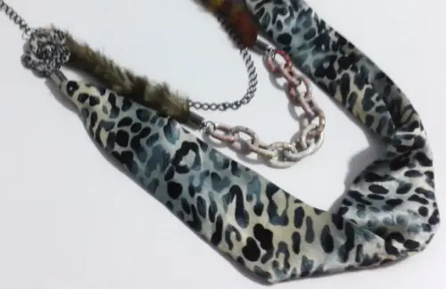 Colar Animal Print