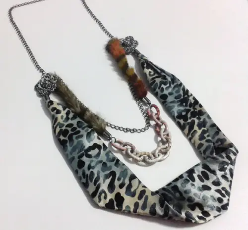 Colar Animal Print