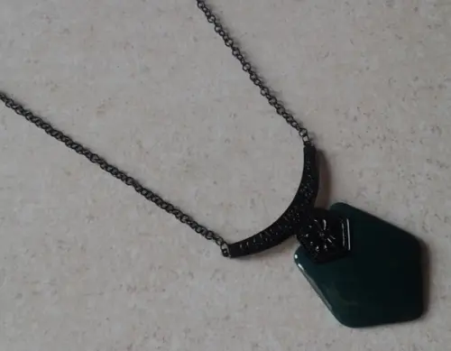 Colar Black/verde