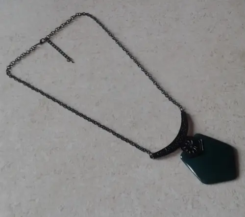 Colar Black/verde