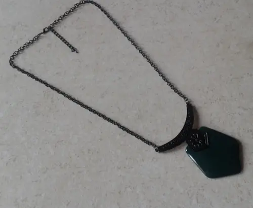 Colar Black/verde