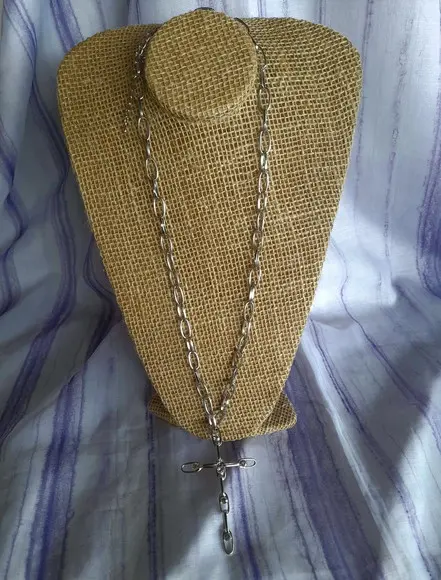 Colar Crucifixo Prateado