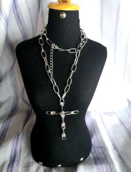 Colar Crucifixo Prateado