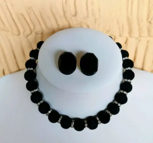 Colar de Bolas de Veludo Black