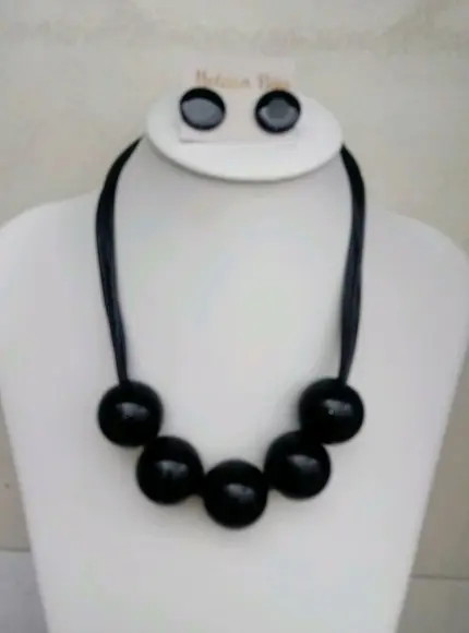 Colar de Bolas Grandes Black