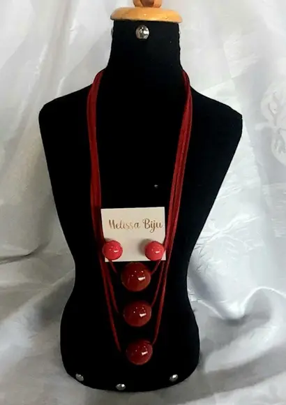 Colar de Bolas Grandes Vermelho Escuro
