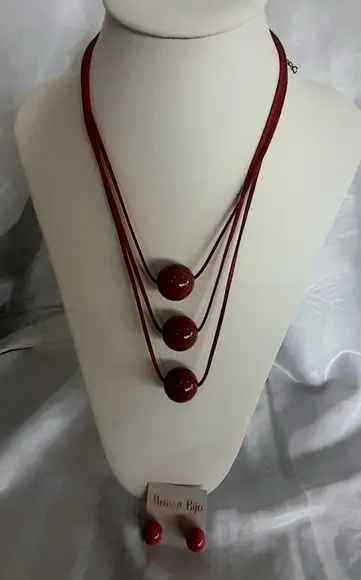 Colar de Bolas Grandes Vermelho Escuro