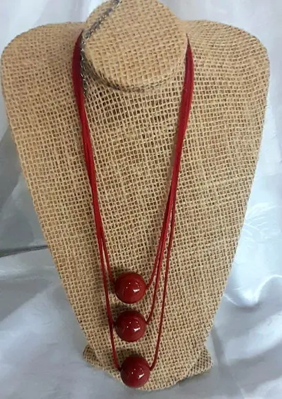 Colar de Bolas Grandes Vermelho Escuro