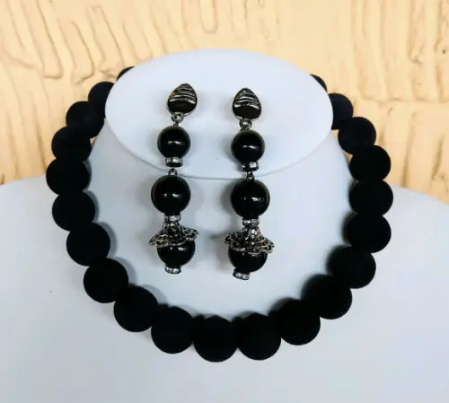 Colar de Bolas Veludo Black