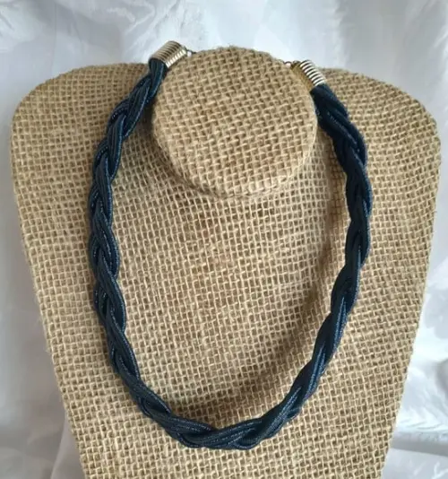 Colar de Corda Trançado Azul Escuro