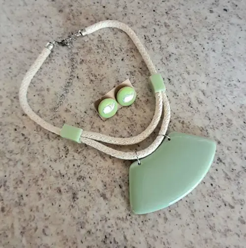 Colar de Corda/resina Verde
