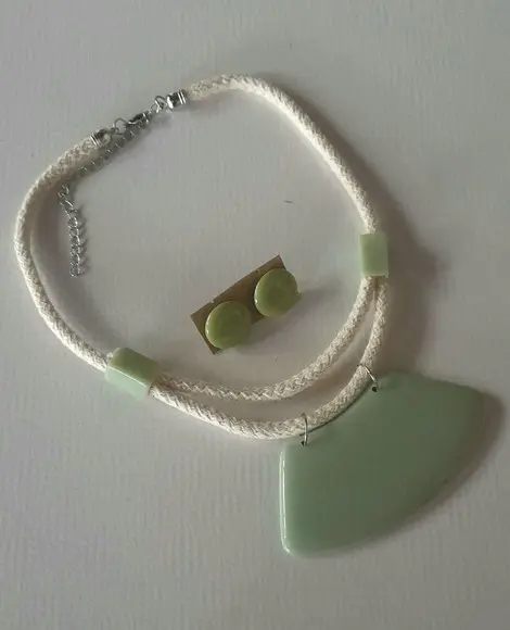Colar de Corda/resina Verde