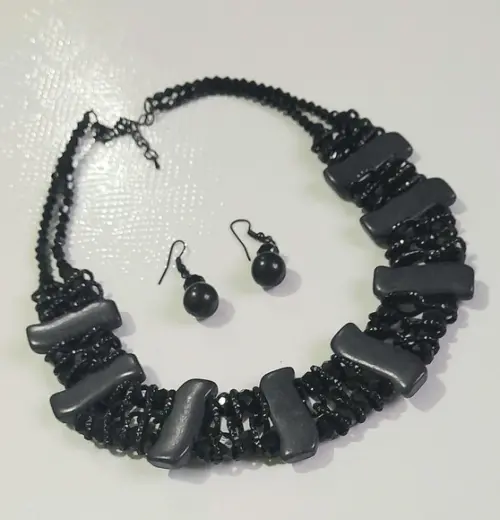 Colar de Festa /cristais/black/madrépérolas