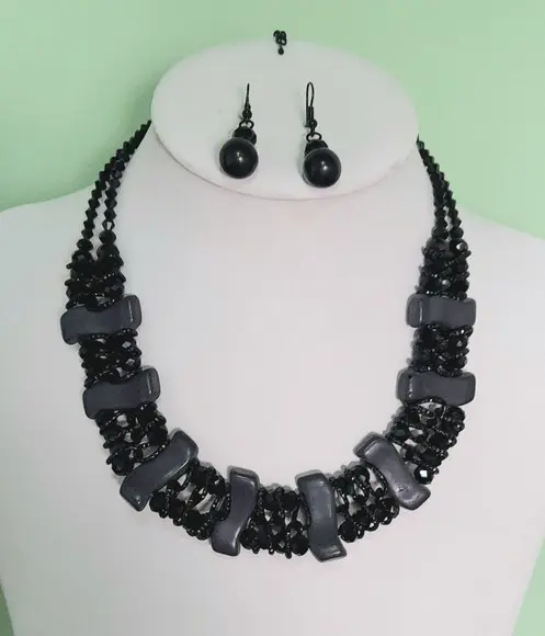 Colar de Festa /cristais/black/madrépérolas