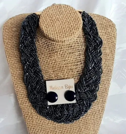 Colar de Miçangas Azul Escuro