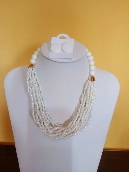 Colar de Miçangas Branco