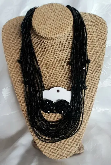 Colar de Miçangas Pretas/cristais