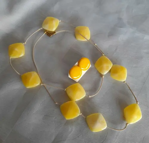 Colar de Resina Amarelo