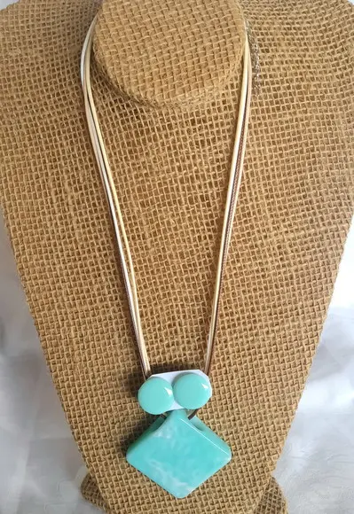 Colar de Resina Azul Claro/brincos