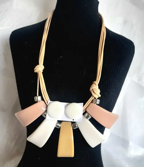 Colar de Resina Bege /brincos