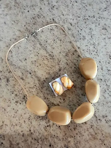 Colar de Resina Bege /brincos