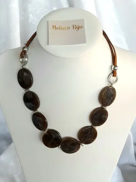 Colar de Resina Marrom