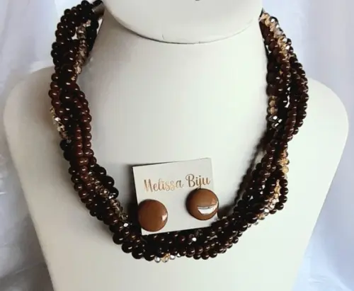 Colar de Resina Marrom/cristais