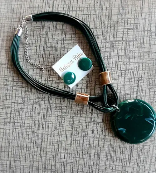 Colar de Resina/fios Encerados