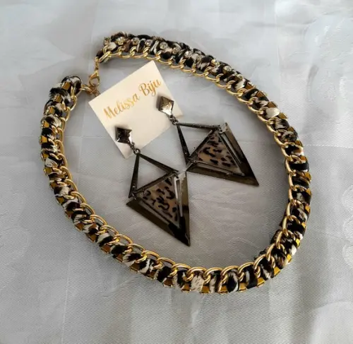 Colar Dourado Animal Print