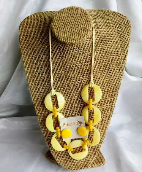 Colar Elos com Cristais Amarelo